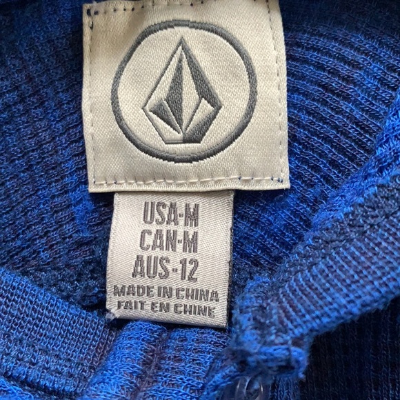 Volcom boys hooded t shirt. Size medium. Excellent condition - Picture 2 of 9